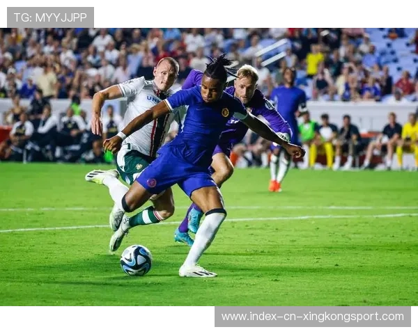 切尔西反击速度如闪电，恩昆库侧身推射命中